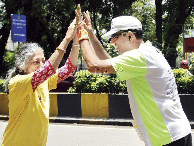 Jyotsna Sanzgiri (71) greets a competitor at the SPMC. Pic/Tushar Satam