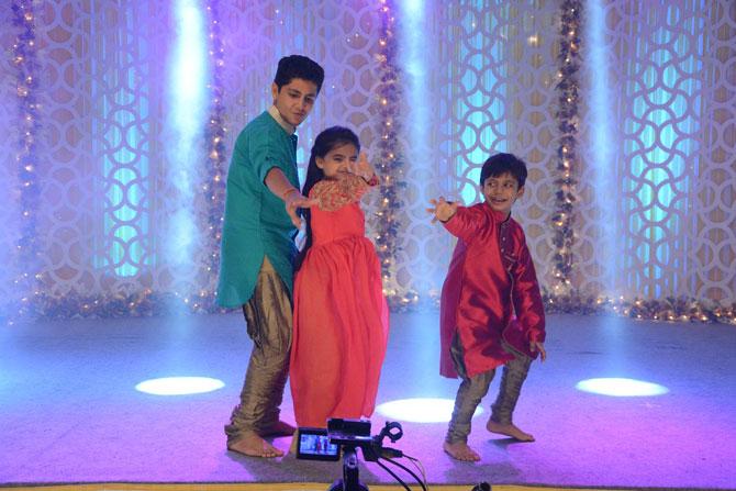 The kids on the show, Ruhi and Adi, will woo the audience with their cute act.