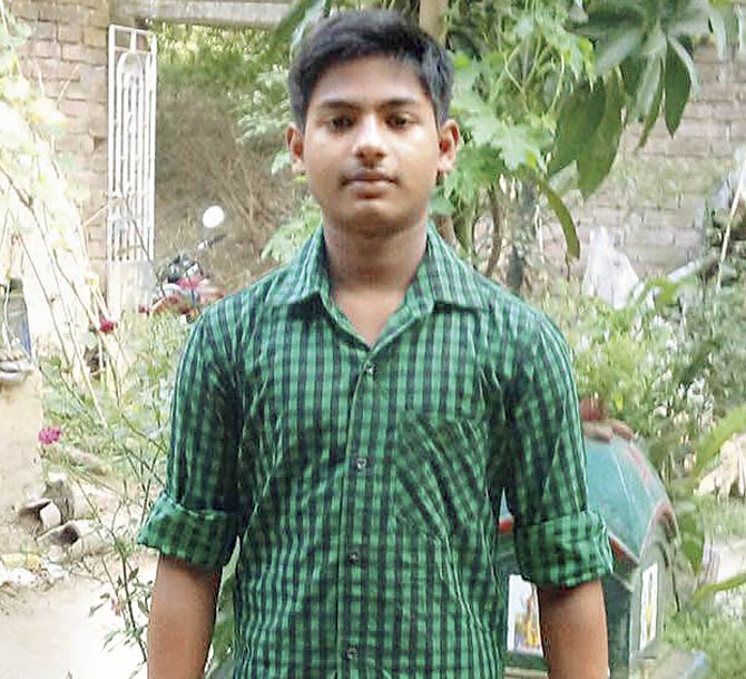 After the 15-year-old was kidnapped by three strangers, he convinced one of them to turn himself to the police. The boy drove the car to the police station himself. Pic/Hanif Patel