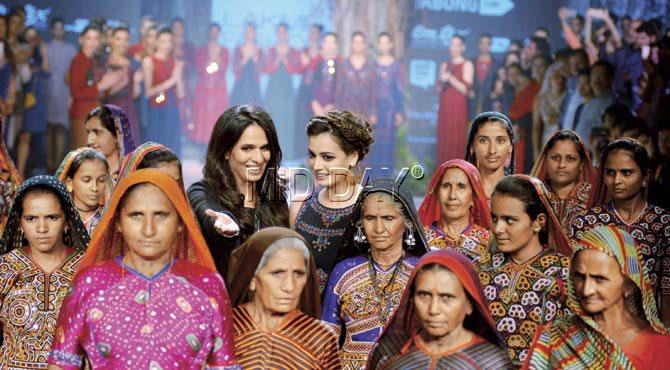 Designer Anita Dongre and Dia Mirza with 26 craftswomen from Gujarat who were the showstoppers for Dongre’s Grassroot line. Pic/Shadab Khan