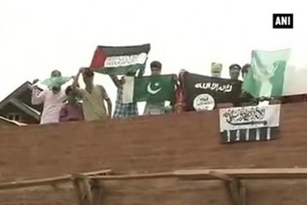Pak, ISIS and LeT flags waved near Jama Masjid in Srinagar