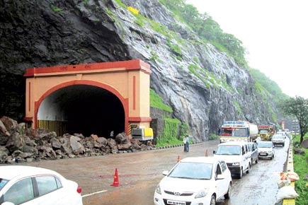 Why commuters on Mumbai-Pune E-way are having a harrowing time
