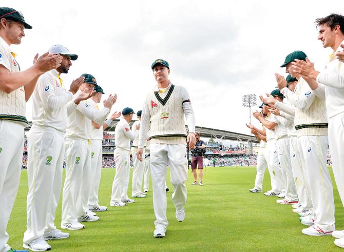 Retired Australia skipper Michael Clarke receives a guard of honour from his teammates as he leaves the field after Australia’s victory. PICS/AFP