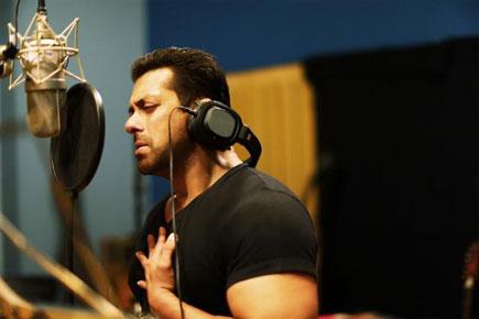 Watch teaser of 'Main Hoon Hero Tera' song sung by Salman Khan