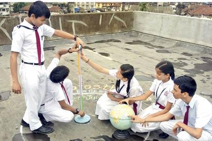 These school kids are measuring the Earth's circumference