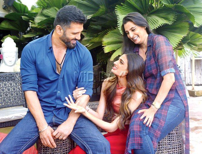 Mana and Suniel Shetty say they have consciously stayed away from tutoring Athiya for her debut film. PIC/PRADEEP DHIVAR