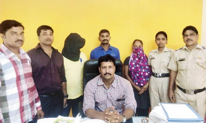 Sonu Sharma and Mehbooba Sayyed after their arrest, with police officials including API Mahesh Kulkarni (seated)