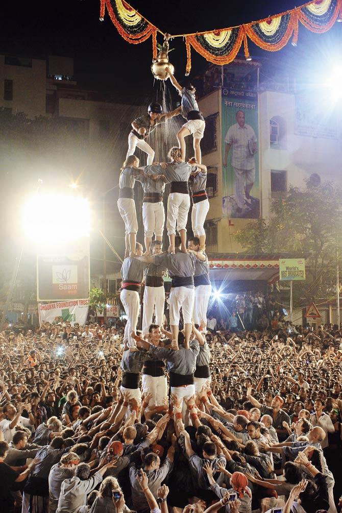 The ‘Sangharsh’ dahi handi organised by Awhad would attract a huge crowd as well as a variety of contestants, including teams from Spain