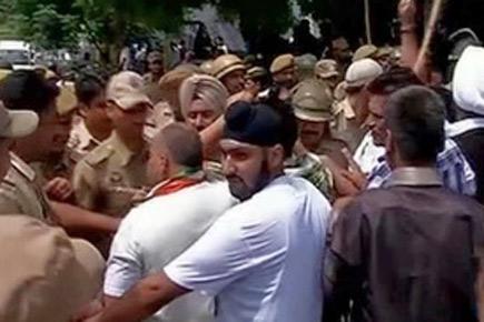 Violent clash breaks out between police and AIIMS in Jammu 