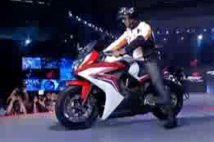 Akshay Kumar launches Honda CBR 650F     