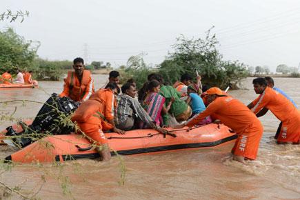 Army rescues 1,000 in flood-hit Gujarat