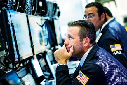 Shortly after opening, Dow Jones plunges over 800 pts