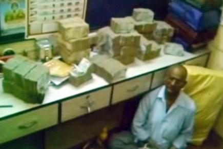Police conducts raid at Kanpur hotel, seize huge amount of money