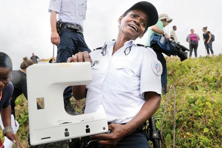 'Plane window' washes up in flight MH370 search