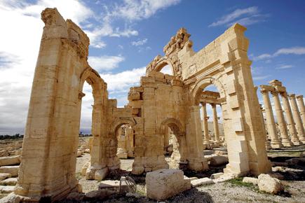 Islamic State ruins ancient temple in Syria's Palmyra