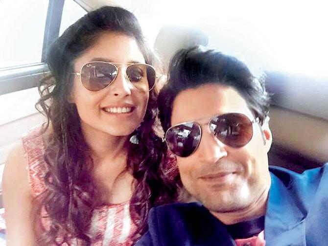 Kritika Kamra and Rajeev Khandelwal in Reporters