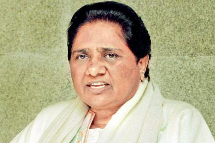 Mayawati plays Dalit, Babri card