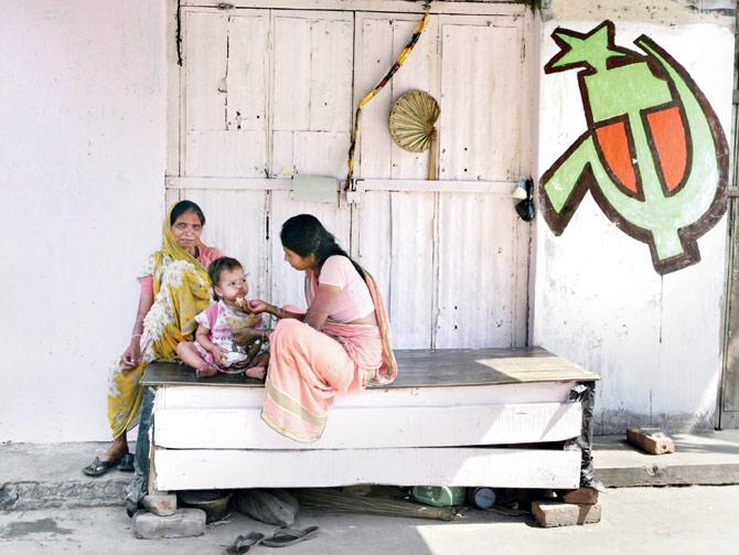 Kalkatta throws light on the influence of the Communist party on the city. pic/afp