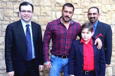 Salman Khan meets fan from Pakistan