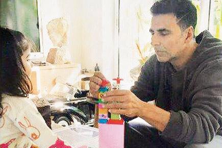 Akshay Kumar plays building blocks with daughter Nitara