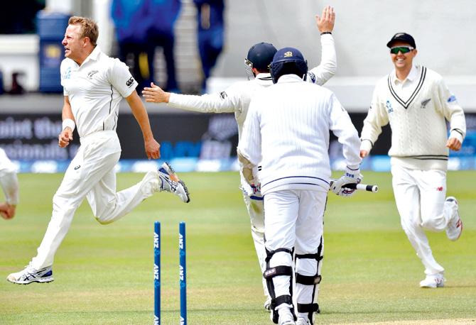 Sri Lanka skipper Angelo Mathews is bowled by New Zealand