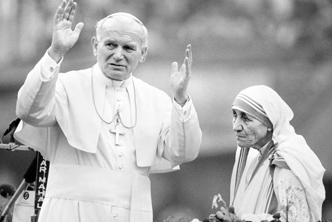 File photo of Mother Teresa and Pope John Paul II waving to well-wishers in Kolkata on February 3, 1986. Pic/AFP
