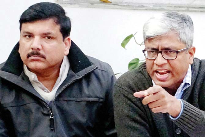 AAP leaders Sanjay Singh and Ashutosh addresss a press conference yesterday. pic/PTI