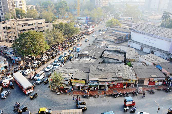 The 800-metre stretch between the Amar Mahal junction and Sahakar cinema will be widened by demolishing the adjoining structures. Pic/Satej patil  