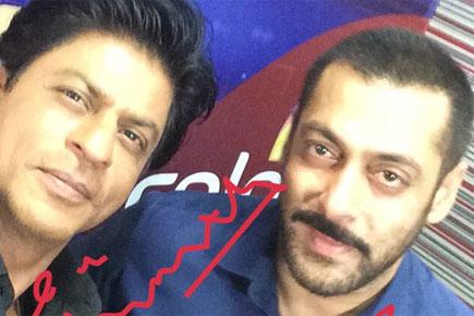 Shah Rukh Khan and Salman Khan's '#BhaiBhai' selfie