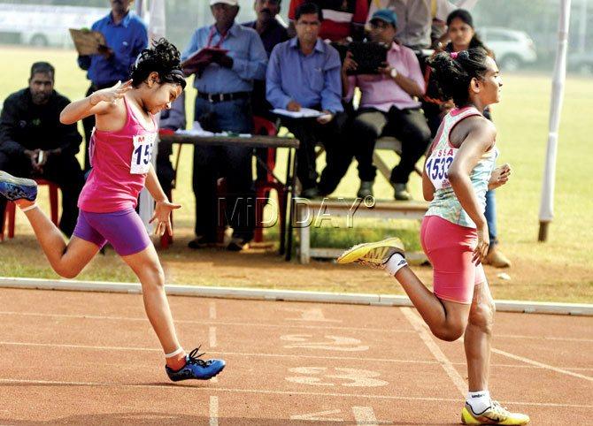 Siya Sawant (right) of Lakshdham HS finishes ahead of Shreyasi Biswas during the girls under-10 100m final of the inter-school athletics meet at University Pavilion yesterday. PIC/ATUL KAMBLE