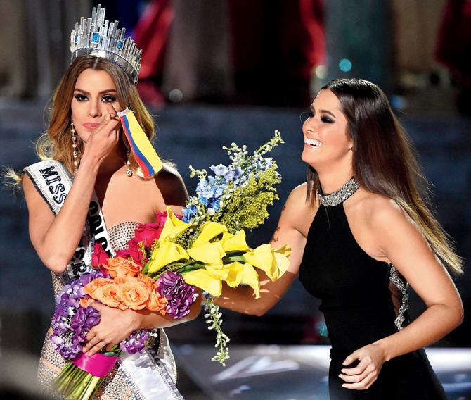 Initially, Miss Colombia Ariadna Gutierrez was crowned the new Miss Universe by Miss Universe 2014 Paulina Vega and Pia Alonzo Wurtzbach of the Philippines was announced as the first runner-up
