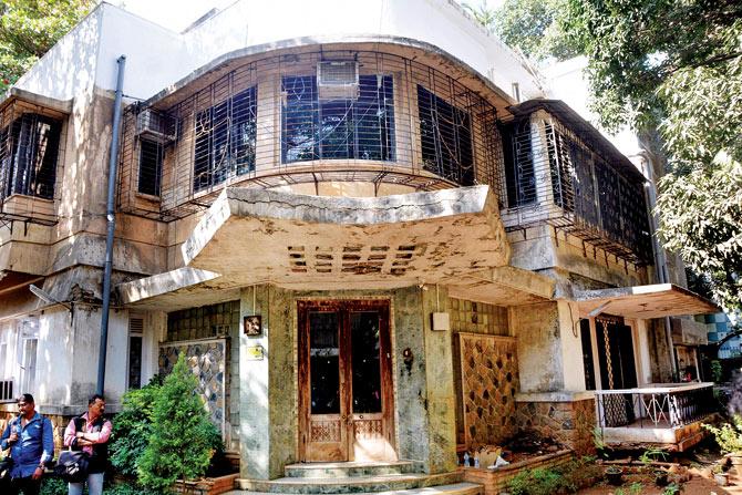 Actress Sadhana Shivdasani’s residence in Khar, which has been embroiled in controversy.  PIC/SAYYED SAMEER ABEDI