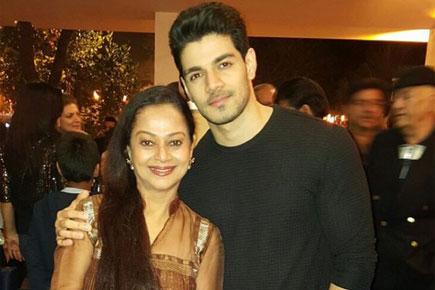 Sooraj Pancholi shares adorable pic with mother Zarina Wahab