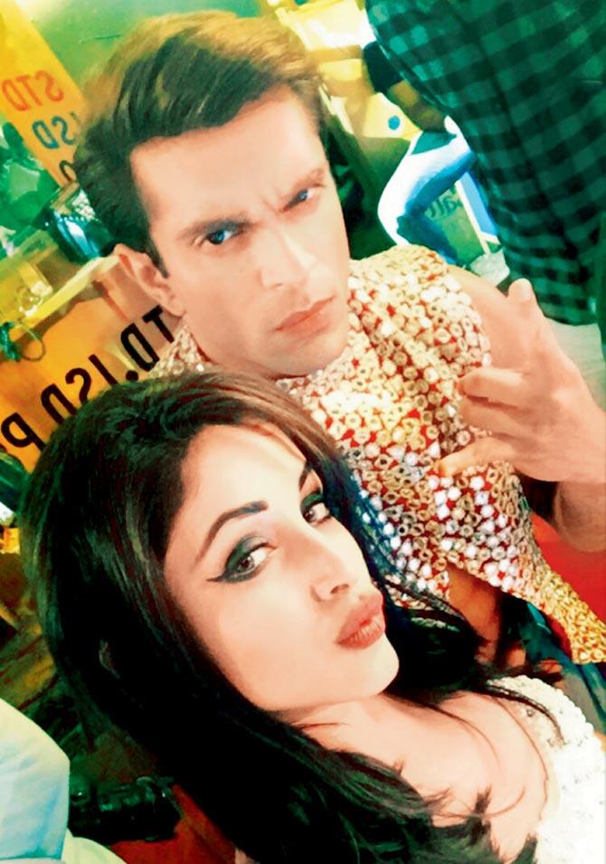  Karan Singh Grover and Priya Banerjee 