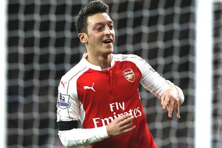 Mesut Ozil-inspired Arsenal reclaim top spot in EPL