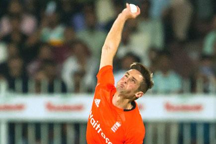 Chris Woakes stars as England whitewash Pakistan in Super Over finish