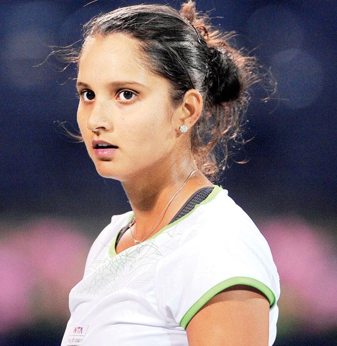 Sania Mirza and Rohan Bopanna lose the mixed doubles opening set to Maria Sharapova and Pierre-Hugues Herbert 5-6