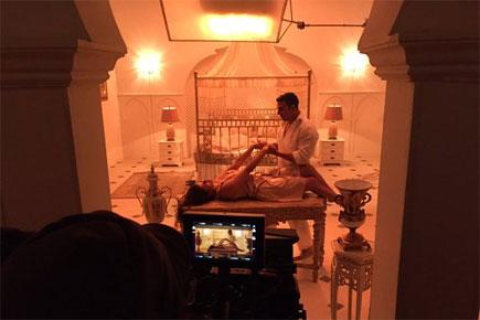 Akshay Kumar, Nimrat Kaur wrap 'Airlift' with a romantic song