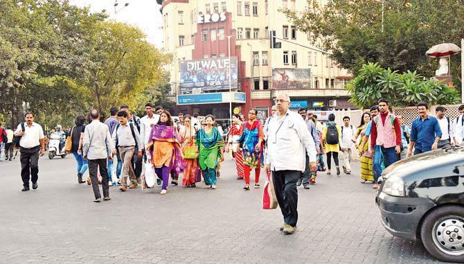 Mumbaikars cross Maharshi Karve road at the Ahilya Bai Holkar chowk at Churchgate. More than half the city’s population comprises pedestrians, transport experts pointed out at a road safety meet yesterday. Pic/Suresh KK