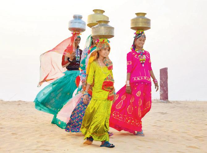 Bishnoi women carrying water home