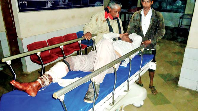 Six people were injured and rushed to a hospital in Dinajpur district
