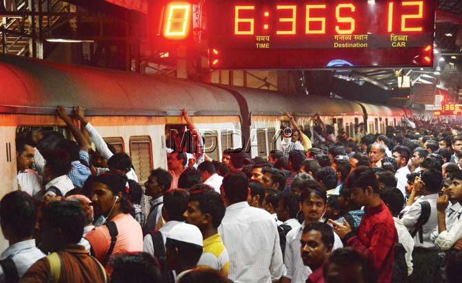 During peak hours on Wednesday evening, Dadar station was a sea of people jostling to take the train home