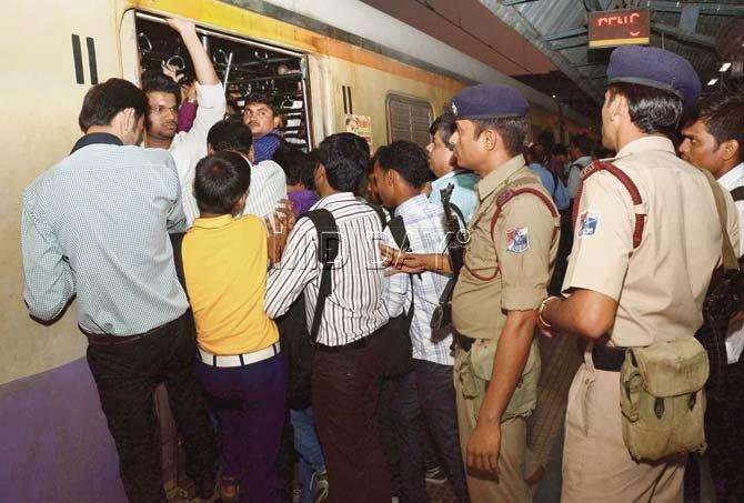 Yesterday, the RPF took a soft approach, simply advising people to get off crowded trains and wait for the next one, but very few commuters paid heed to their warnings