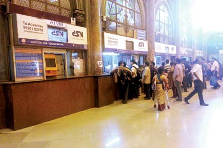 Mumbai: New vending machines take cash but don't issue train tickets