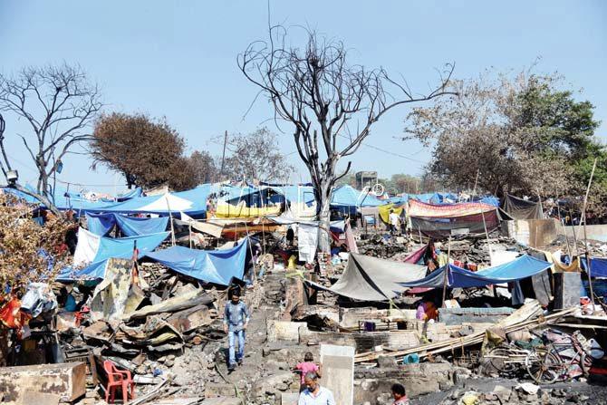 Many of the residents are staying at Damu Nagar in tents. Pic/Sameer Markande