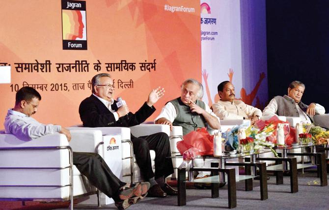 (L to R): Delhi CM Arvind Kejriwal, Chhattisgarh CM Raman Singh, Jharkhand CM Raghubar Das, and Uttarakhand CM Harish Rawat with senior Congress leader Jairam Ramesh during an interaction