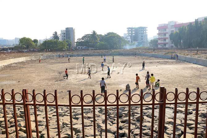 The area reserved for the artificial pond is used by local slum dwellers for gambling and drinking, stalling work