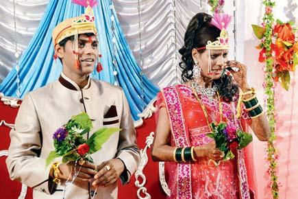 Kandivli blaze: All lost in fire, Damu Nagar couple get hitched