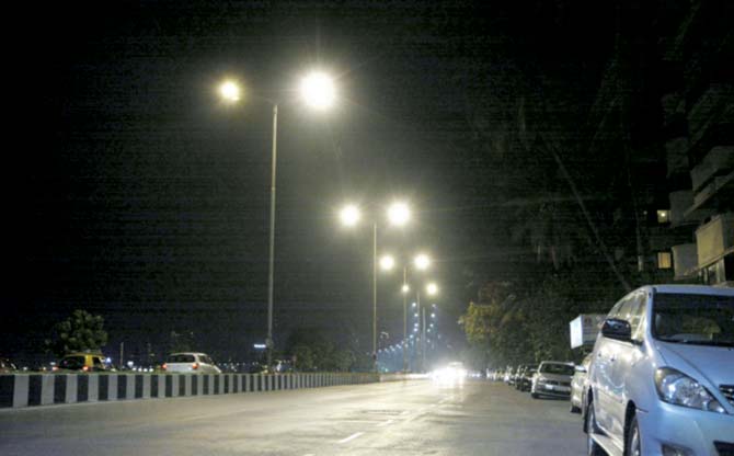 The move to replace sodium vapour lamps on Marine Drive with LED lights faced a lot of political backlash, and BEST eventually went back to the regular golden lamps. File pic