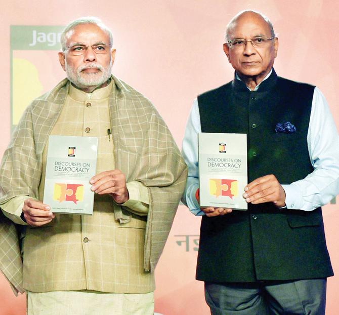 PM Modi and Mahendra Mohan Gupta release the book Discourse On Democracy